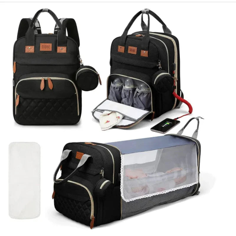 Sac à langer lit avec tapis à langer sur fond blanc