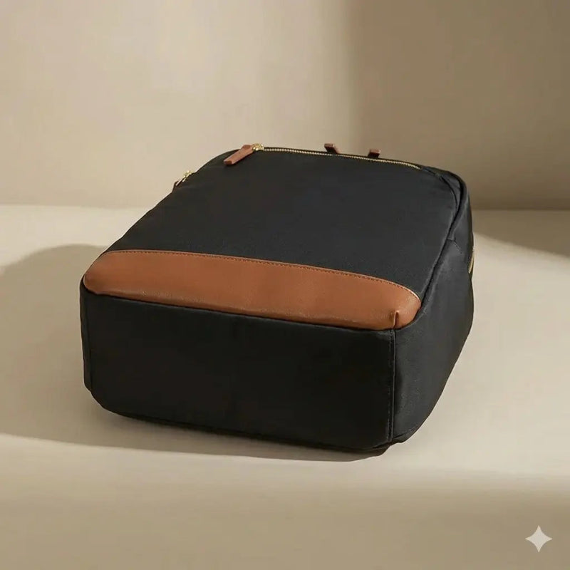Dessous du sac à dos à langer bébé marron