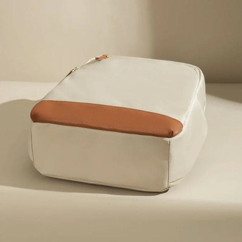 Dessous du sac à dos à langer bébé 