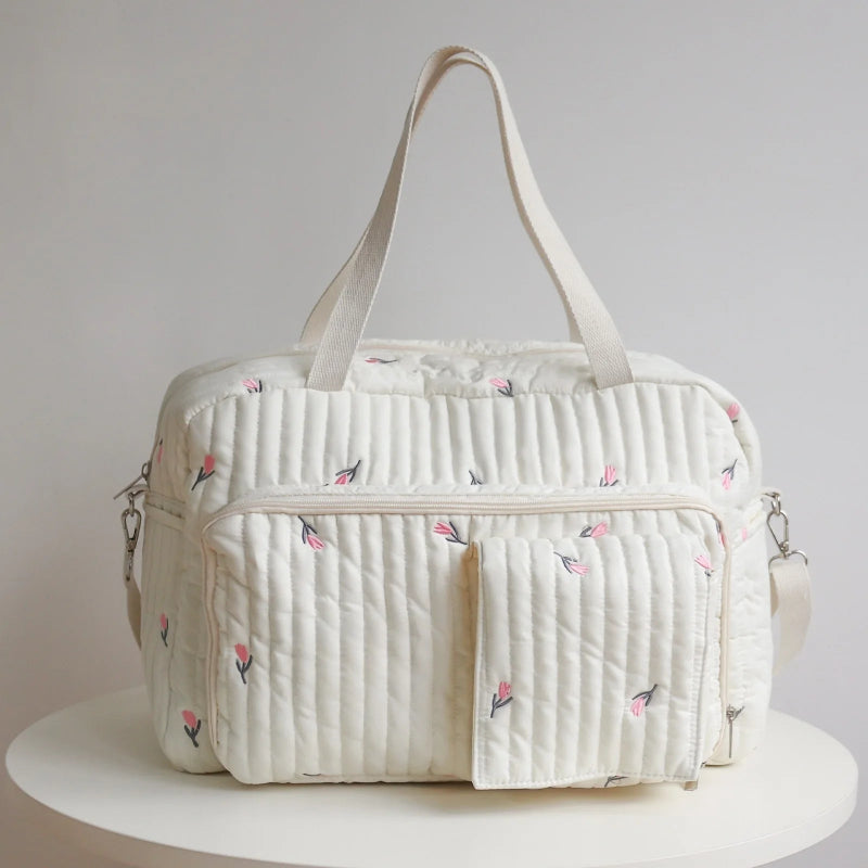 Grand sac à langer avec motif fleur sur table