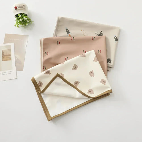 Matelas bébé à langer avec différents motifs