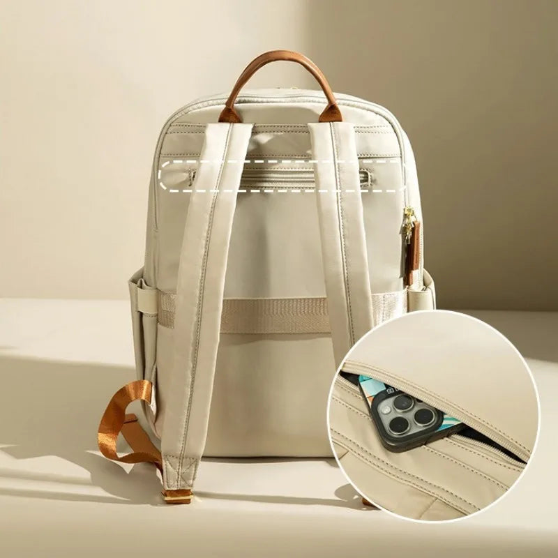 Poche arrière du sac à dos à langer bébé