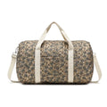 Sac à langer adorable sur fond blanc