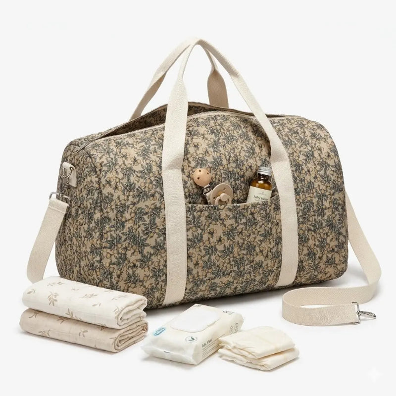 Sac à langer adorable avec des accessoires bébé