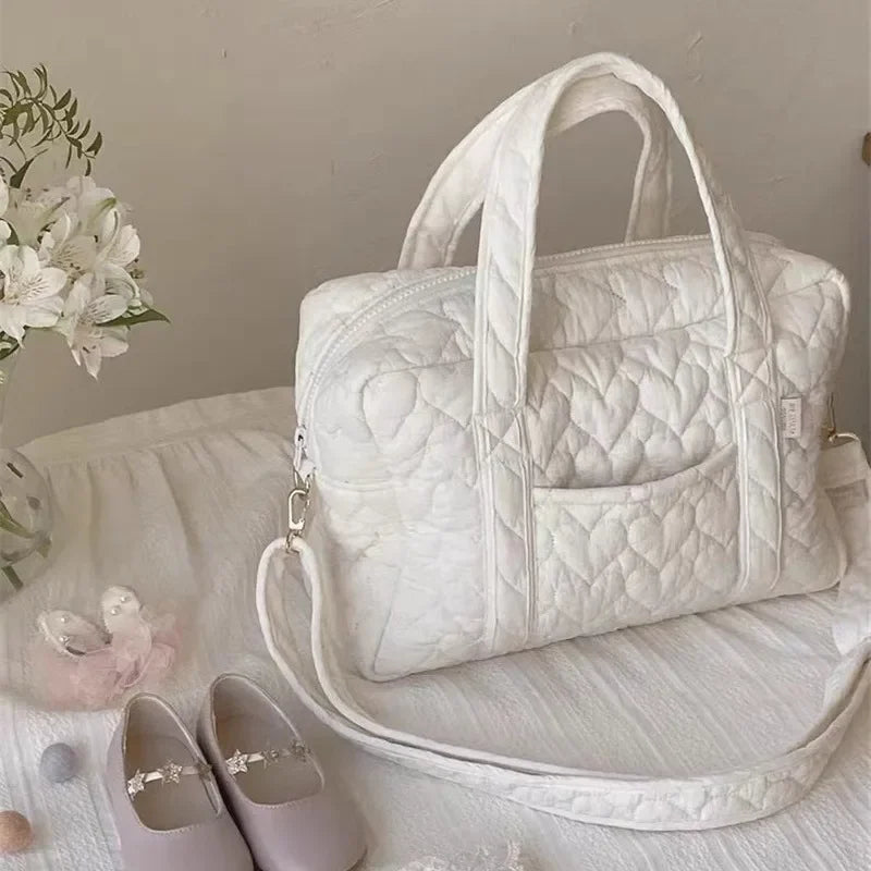 Sac à langer bébé matelassé avec affaires bébé