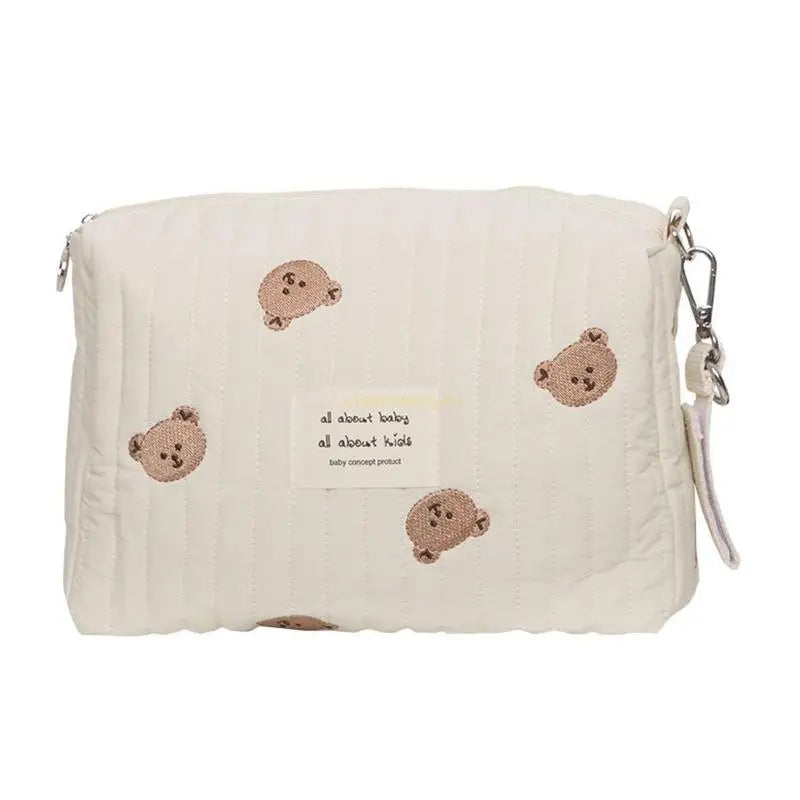 Sac à langer bébé ourson sur fond blanc