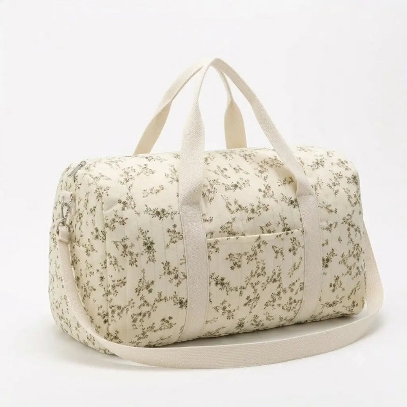 Sac à langer fleuris sur fond blanc