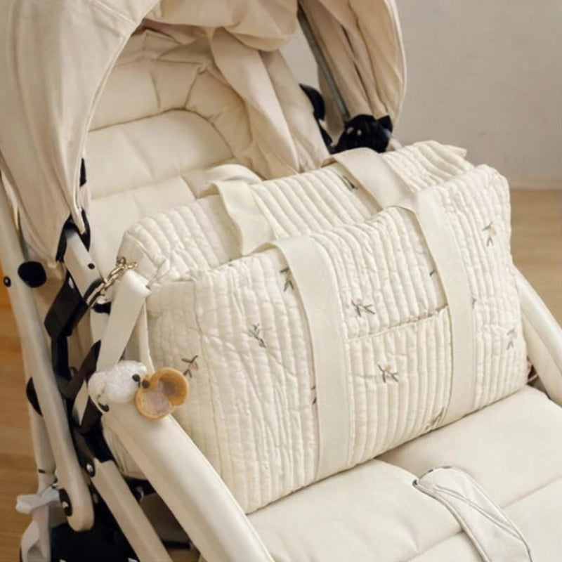 Sac a langer en gaze de coton dans une  poussette 