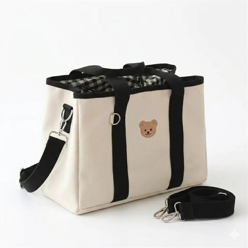 Sac a langer imperméable noir sur fond blanc
