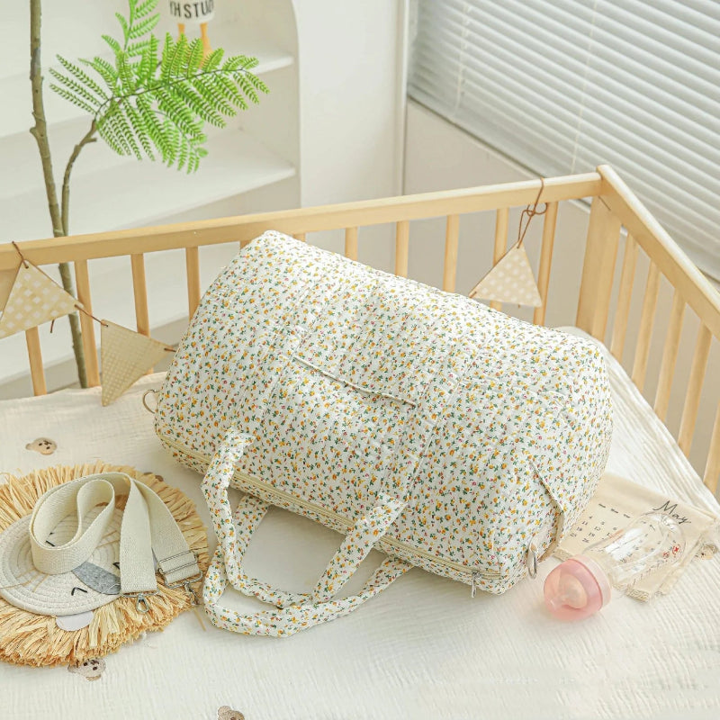 Sac à langer matelassé motif fleuris vert