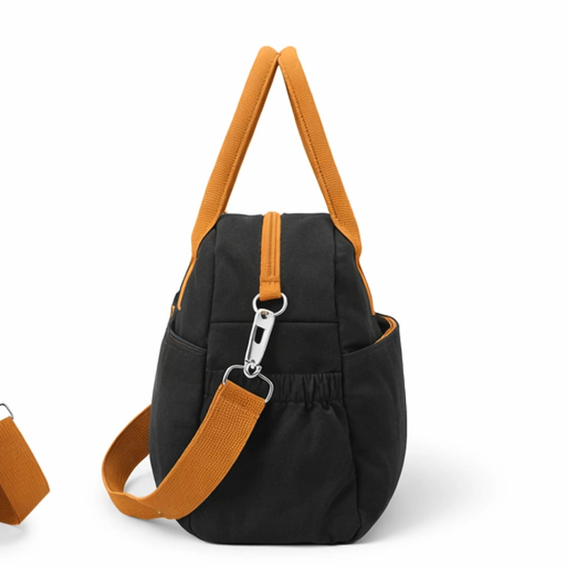 Sac à langer pratique noir de profil