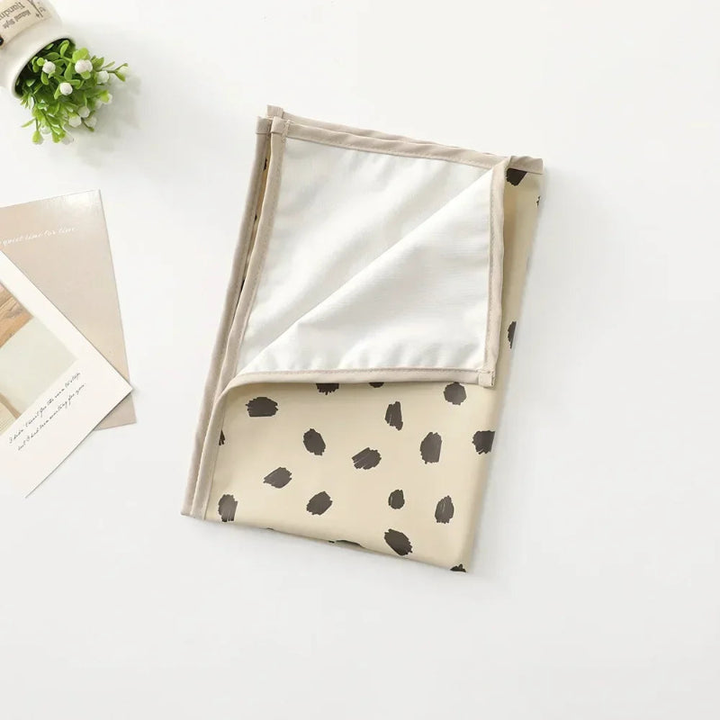 Tapis à langer nomade pour bébé Point noir